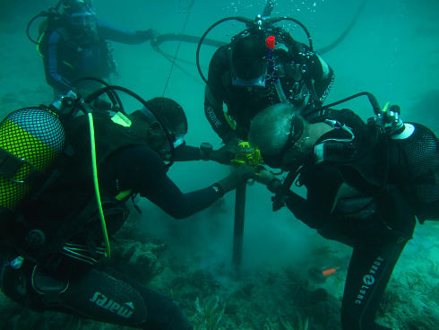 Hydraulic drilling under water